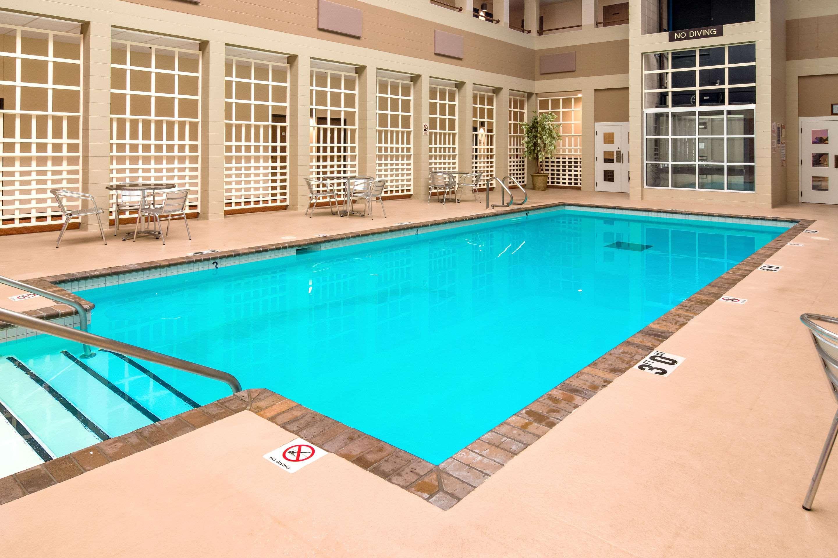 Quality Inn & Suites Virginia Ngoại thất bức ảnh