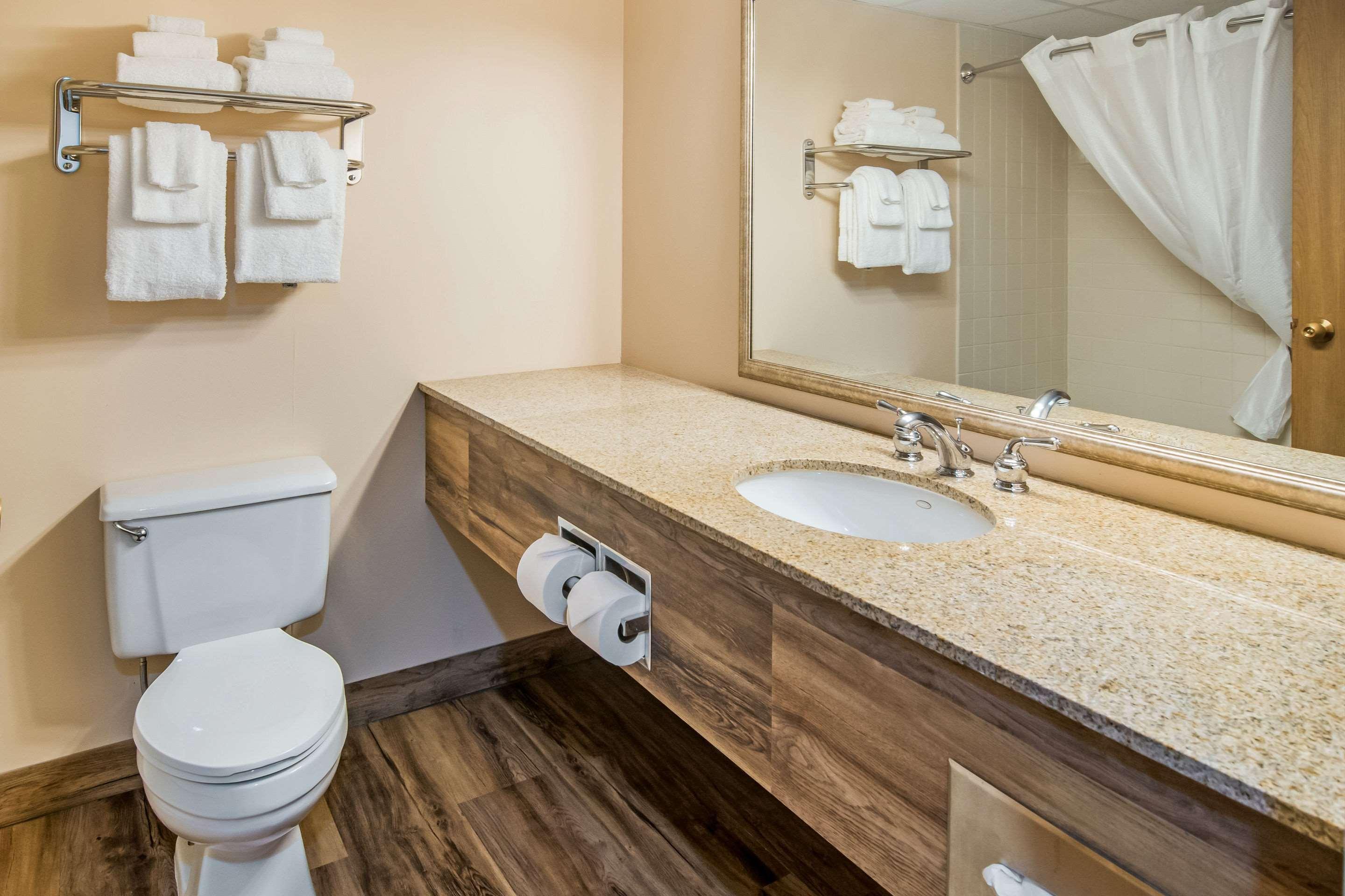Quality Inn & Suites Virginia Ngoại thất bức ảnh