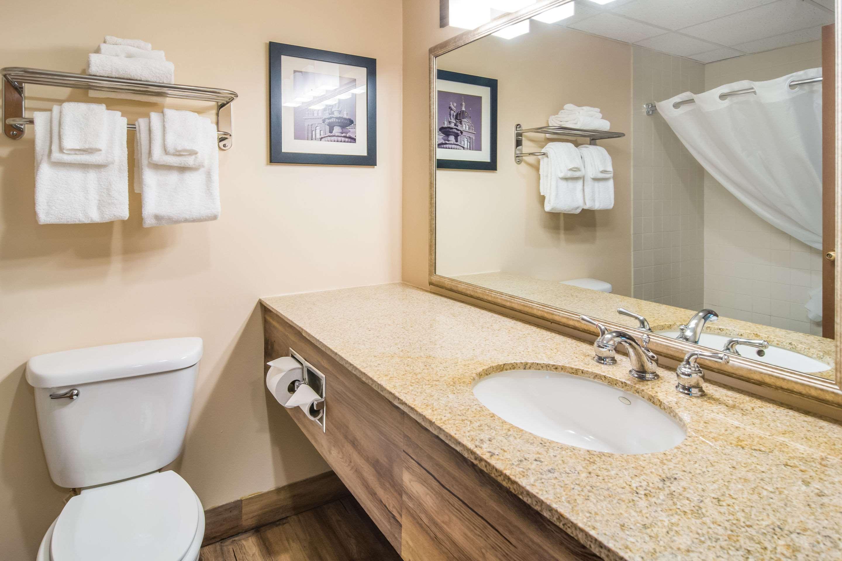 Quality Inn & Suites Virginia Ngoại thất bức ảnh