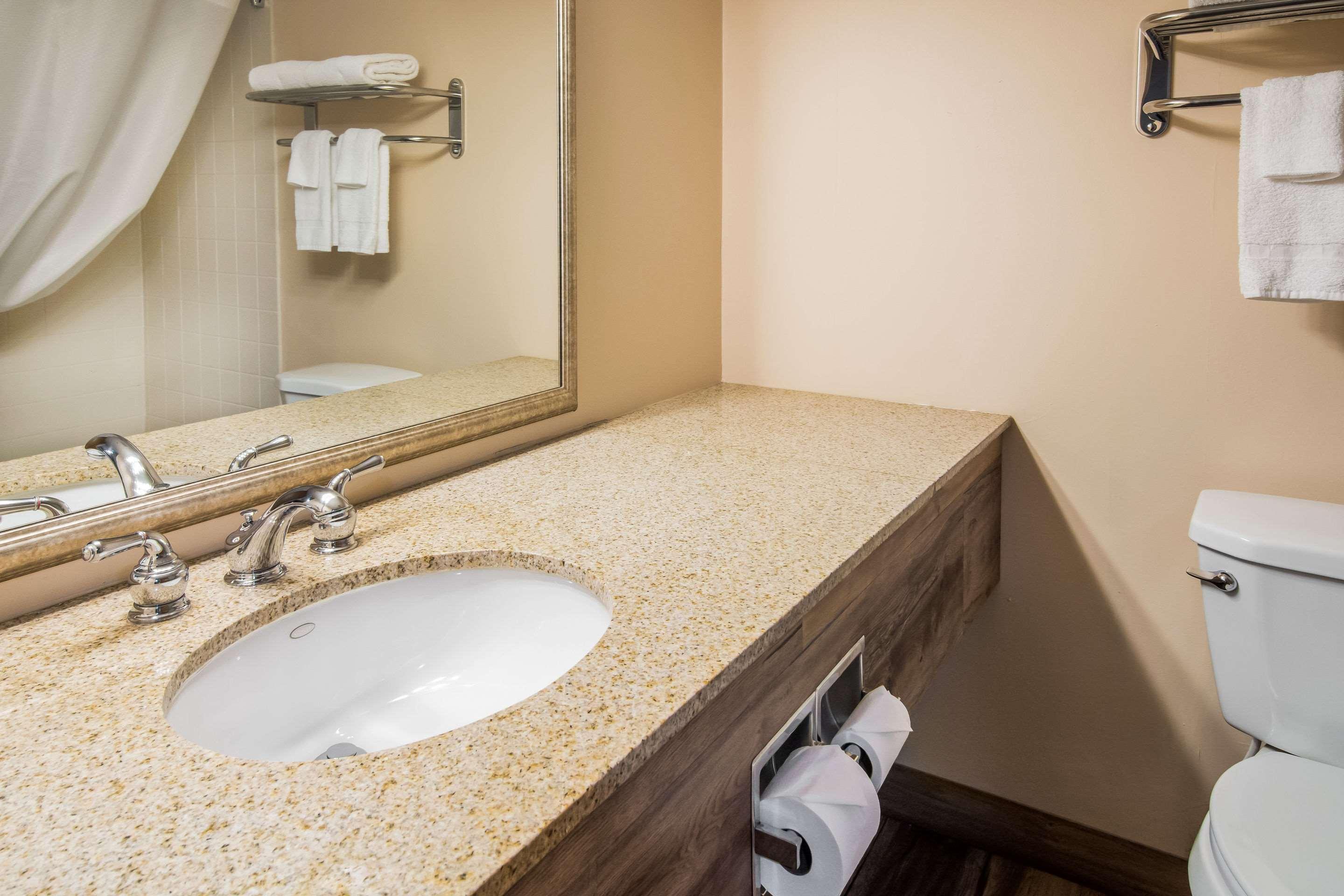 Quality Inn & Suites Virginia Ngoại thất bức ảnh