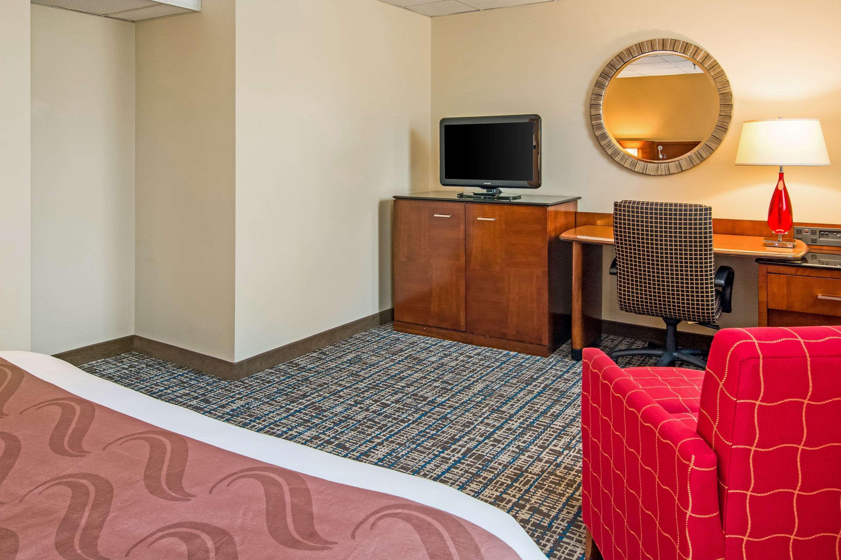 Quality Inn & Suites Virginia Ngoại thất bức ảnh